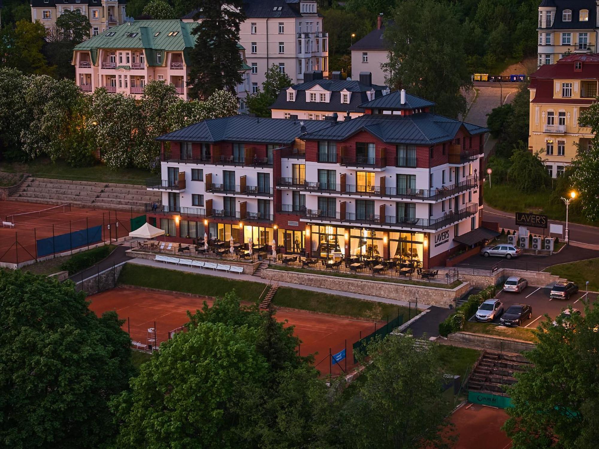 Wellness Hotel Queens Marianske Lazne Exterior photo