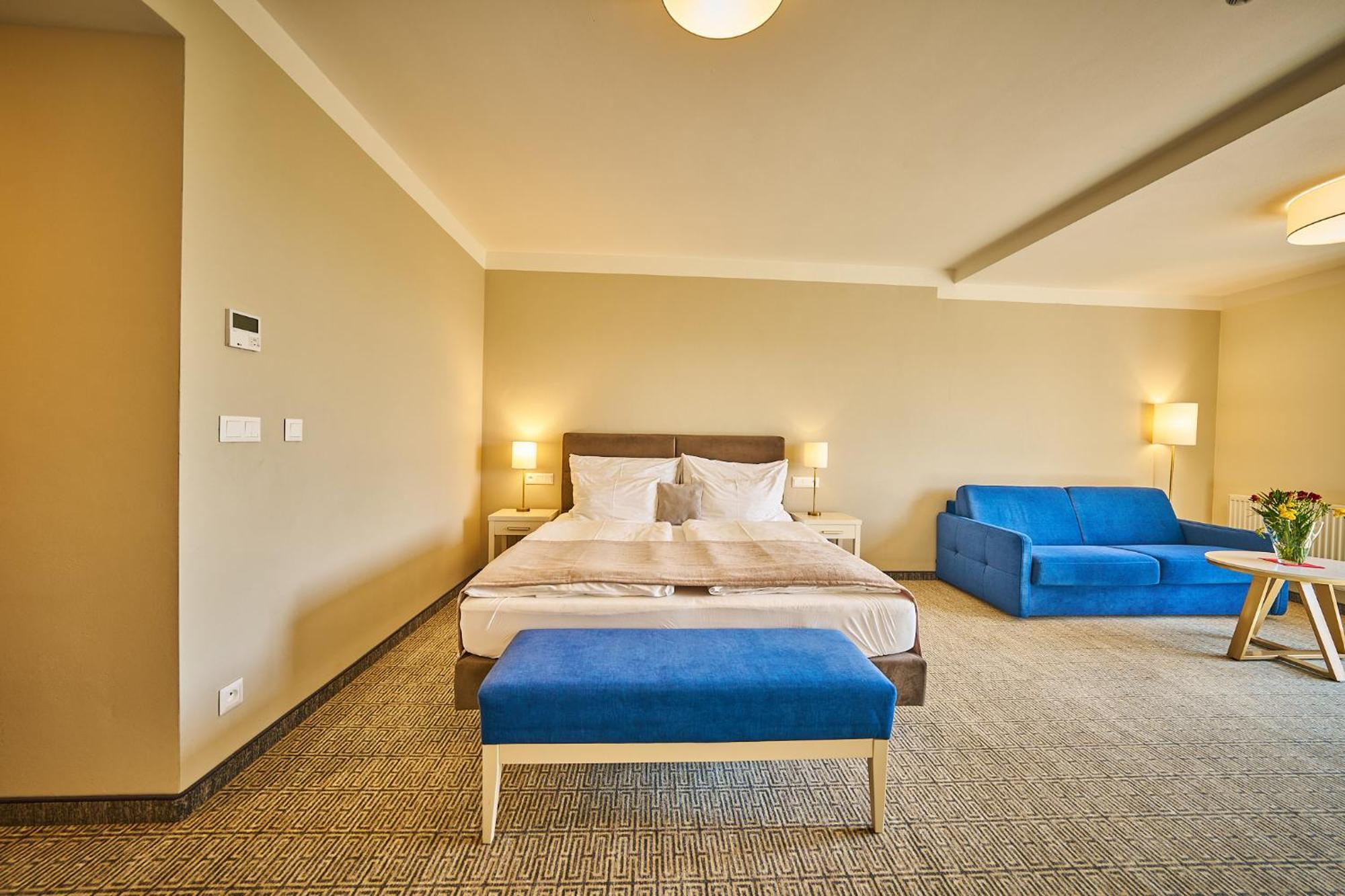 Wellness Hotel Queens Marianske Lazne Exterior photo